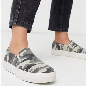 Steve Madden Gills C Sneaker in Green Camo